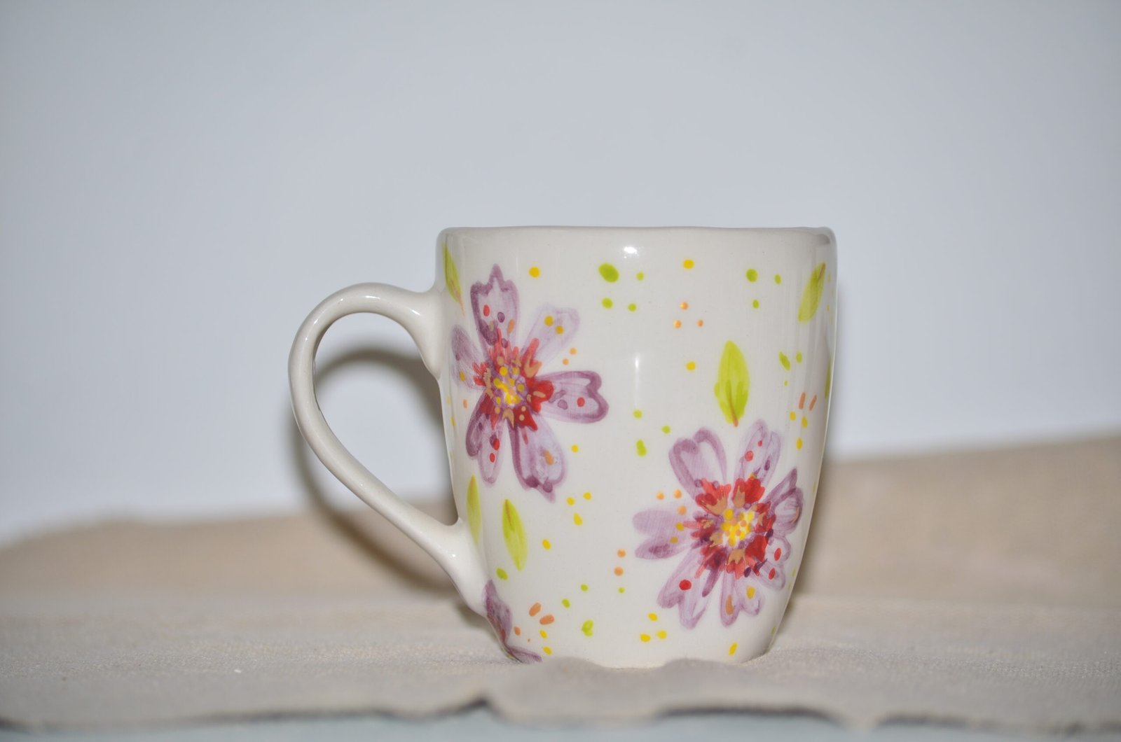 taza cerámica floreada